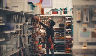 Jak wybrać sklep z narzędziami? Czy zawsze market to dobry wybór?