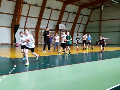 Ruszyły treningi piłki ręcznej dla uczniów w Dobroszycach