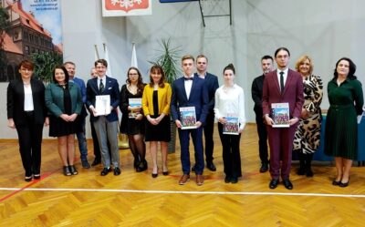 Uroczyste pożegnanie maturzystów w I LO [ZDJĘCIA]