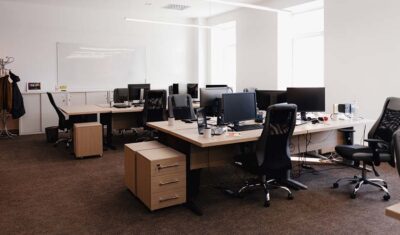 Praktyczne i stylowe: najlepsze meble do Twojego biura