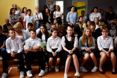 Uczniowie z gminnych szkół tanecznym krokiem żegnali rok szkolny [ZDJĘCIA]