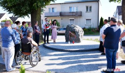W Krzeczynie odsłonięto tablicę upamiętniającą mieszkańców wsi [ZDJĘCIA]