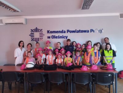 Koloniści z wizytą w oleśnickiej komendzie policji