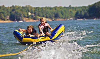 Obozy nad jeziorami – Niesamowite przygody w krainie wody!