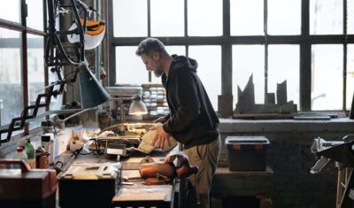 Garaż blaszany jako miejsce pracy zdalnej: Efektywność i wygoda