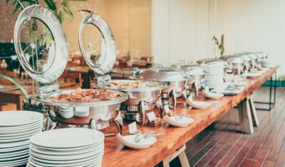 Stoły cateringowe – idealne rozwiązanie dla udanych imprez i wydarzeń specjalnych