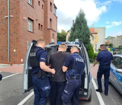 Przez rok ukrywał się przed wymiarem sprawiedliwości. Został zatrzymany za rozbój z użyciem niebezpiecznego narzędzia