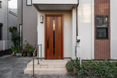 Drzwi zewnętrzne Wrocław z montażem- gwarancja bezpieczeństwa i estetyki dla Twojego domu