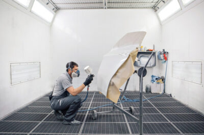 Stojak lakierniczy- niezbędne narzędzie w profesjonalnym warsztacie lakierniczym