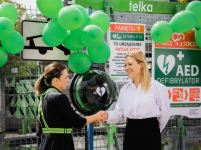 Kolejny defibrylator AED na terenie Oleśnicy. Kupiła go firma telka SA