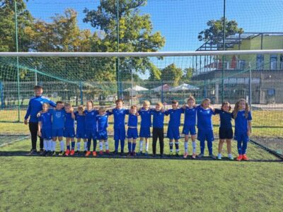 Dziewczynki i chłopcy z APO na turnieju DZPN