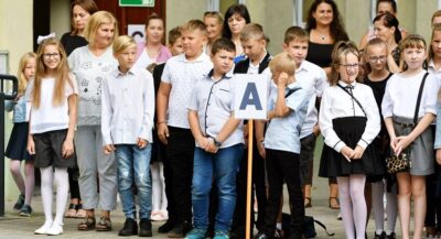 Uczniowie czwórki rozpoczęli nowy rok szkolny [ZDJĘCIA]