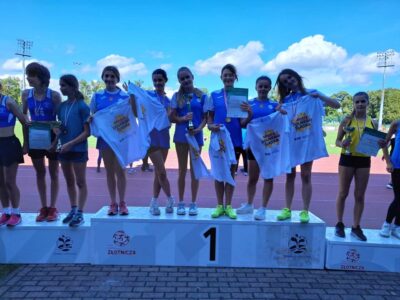 Mistrzynie i wicemistrzowie Dolnego Śląska z SP 4