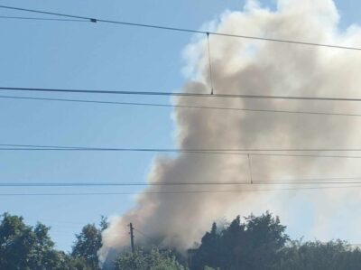 Pożar domu. Na miejsce wezwano wiele zastępów straży pożarnej