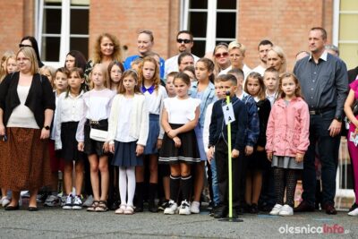 Uczniowie Szkoły Podstawowej nr 1 w Oleśnicy powitali nowy rok szkolny [ZDJĘCIA]