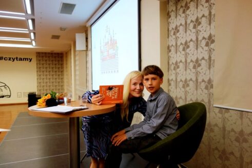 olesnica-biblioteka382240706_640709431536690_9218365476523007199_n