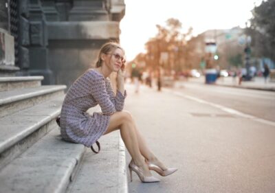 5 sprawdzonych sposobów, by nauczyć się chodzić w szpilkach