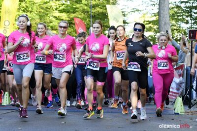 150 zawodniczek pobiegło w Biegu Pełną Piersią [ZDJĘCIA]