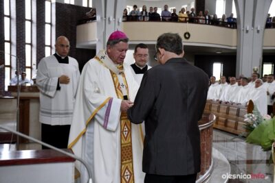 Uroczyste poświęcenie kościoła NMP Fatimskiej w Oleśnicy [ZDJĘCIA]