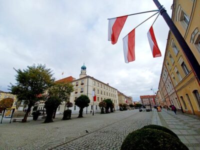 Oleśnica stroi się w patriotyczne barwy [ZDJĘCIA]