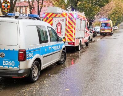 Strażacy wsparli ratowników z pogotowia i pomogli pacjentowi