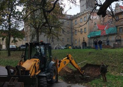 Archeolodzy prowadzą badania wokół zamku. Wiemy, co na razie udało się im znaleźć