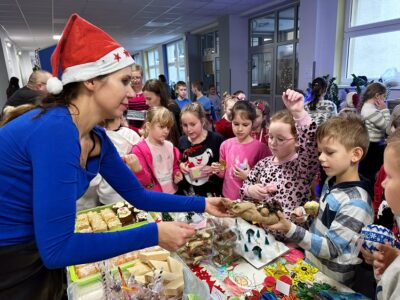 Kiermasz świąteczny w oleśnickiej szóstce