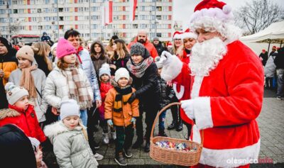 Oleśnicka Akademia Mikołaja zaprosiła mieszkańców na pl. Zwycięstwa [ZDJĘCIA]