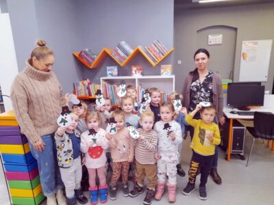 Lekcja biblioteczna z grupą „Nutki” z Przedszkola nr 6 w Oleśnicy
