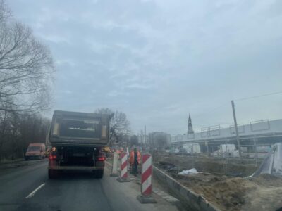 Prace drogowe na Wojska Polskiego w pobliżu nowej galerii i utrudnienia w ruchu