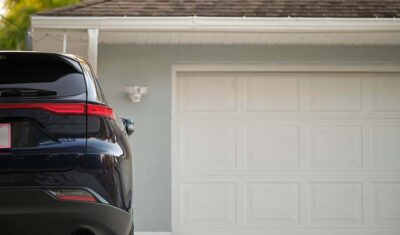 Jak wybrać i zainstalować napędy do bram w domu?