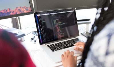 Kluczowe korzyści outsourcingu IT. Jak obniżyć koszty i zwiększyć efektywność?