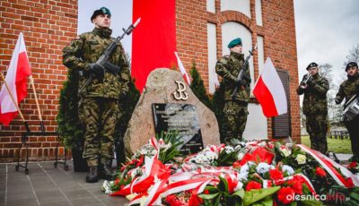 Odsłonięto obelisk poświęcony żołnierzom batalionu Giewont [ZDJĘCIA]
