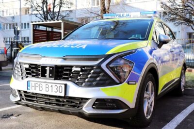 Nowy radiowóz trafił do oleśnickiej policji. Do samochodu dołożyły się lokalne samorządu
