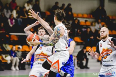 Fatalny początek sezonu koszykarzy Wrapmanii. Kolejne urazy, kolejne porażki