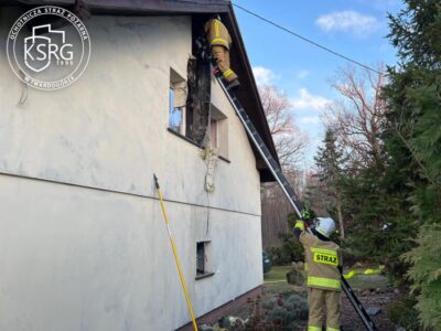 Pożar domu w Drągowie. Na miejscu interweniowały służby