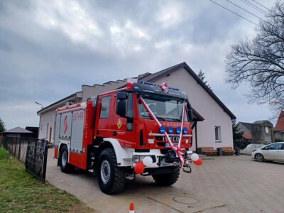 Strażacy ze Smolnej powitali nowy samochód