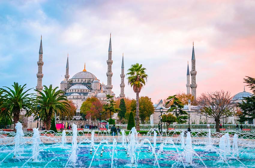 The Blue Mosque, (Sultanahmet Camii) in sunset, Istanbul, Turkey