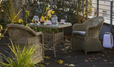 Jak stworzyć rustykalny klimat na tarasie? Sprawdź, jak dopasować krzesła ogrodowe do pozostałych mebli wypoczynkowych