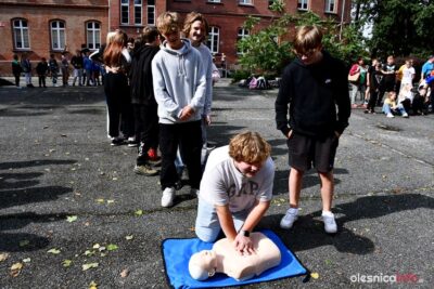 Ratują i uczą ratować. Akcja w oleśnickiej jedynce [ZDJĘCIA]