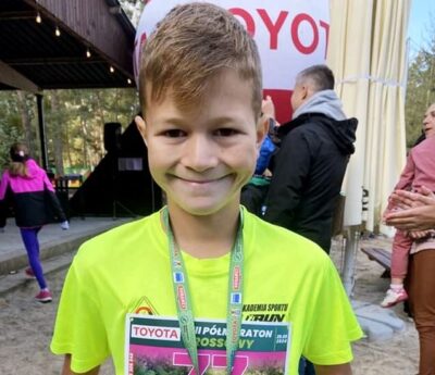 Młodzi oleśniccy biegacze na podium zawodów Leśna Mila