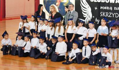 Pasowanie pierwszoklasistów w Szkole Podstawowej Gminy Oleśnica [ZDJĘCIA]