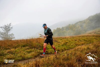 W ciągu ostatniego roku po raz drugi zdobył Koronę Gór Polski i przebiegł 18 górskich półmaratonów