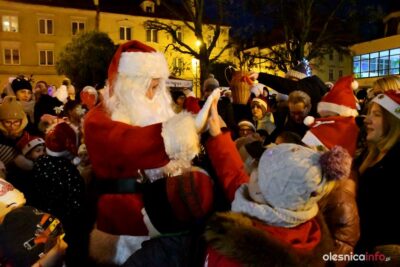 Rozświetlenie choinki i spotkanie z Mikołajem w Oleśnicy [ZDJĘCIA]