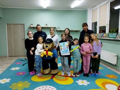 Rozmawiali z dziećmi o bezpieczeństwie podczas ferii