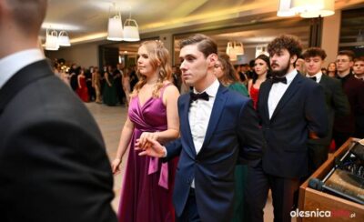 Uczniowie oleśnickiego technikum bawią się na studniówce [ZDJĘCIA]