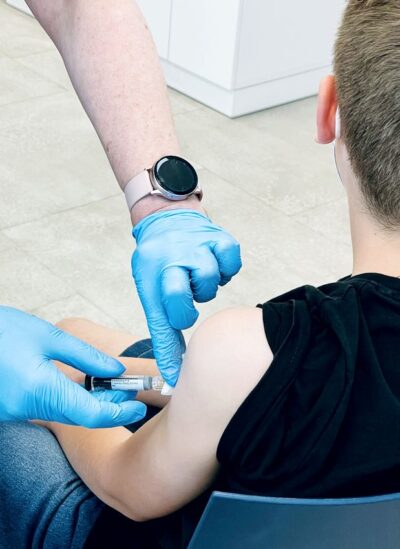 Jesień to czas szczepień! Gdzie w Oleśnicy można zaszczepić się przeciwko grypie i COVID-19