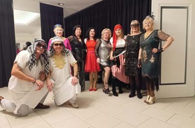 Seniorzy Uniwersytetu Trzeciego Wieku na balu karnawałowym [ZDJĘCIA]