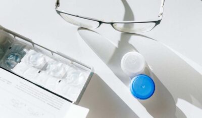 Prosty sposób, jak zaskoczyć swoim wyglądem. Czarne soczewki zerówki