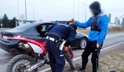 Kaskaderskie popisy młodego motocyklisty